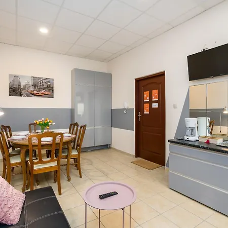Półwiejska 4 Apartament *