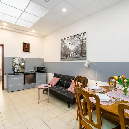Apartament Półwiejska 4 *
