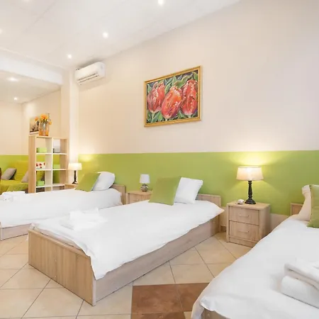 Apartament Półwiejska 4 *